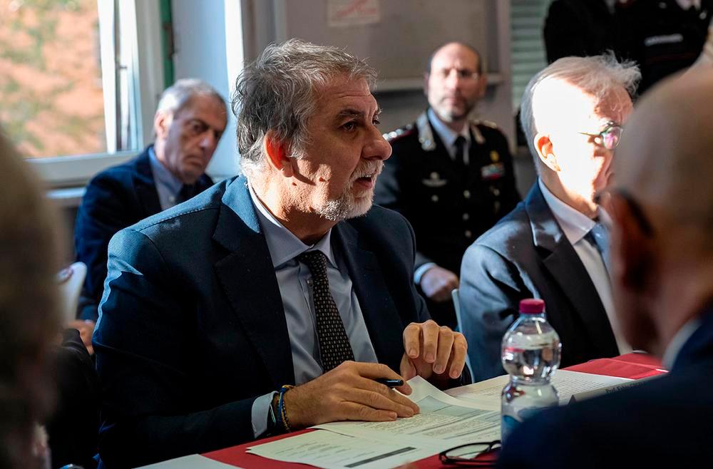 Roma, 13 novembre 2025 - Il commissario straordinario di governo, Fabio Ciciliano, impegnato in una riunione operativa per fare il punto sugli interventi previsti per l'area Alessandrino-Quarticciolo. Foto della Presidenza del Consiglio dei ministri con licenza CC-BY-NC-SA 3.0 IT 