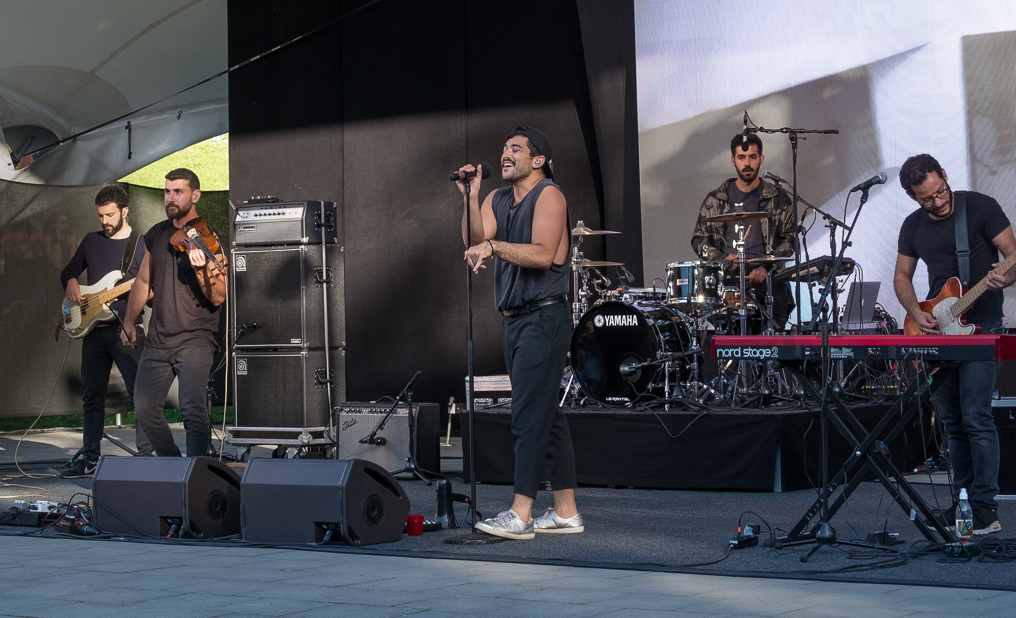 Malmoe, luglio 2017. I libanesi Mashrou' Leila in concerto