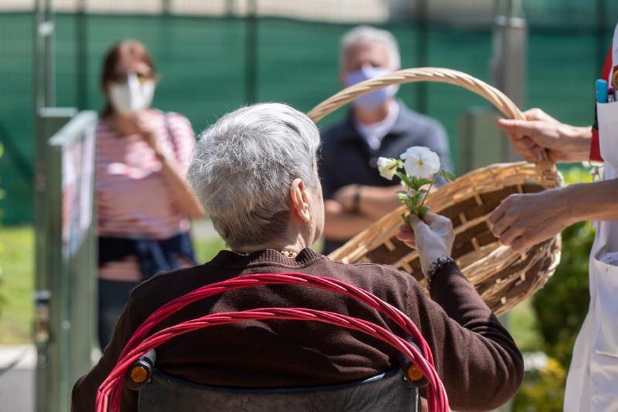Alzano Lomabrdo, nelle rsa si prova a tornare alla normalità. AP Photo/Luca Bruno 29 maggio 2020