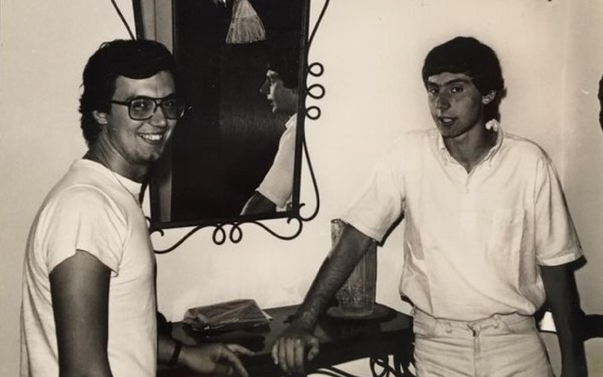 Giancarlo Siani con il fratello Paolo. Foto della Fondazione Giancarlo Siani