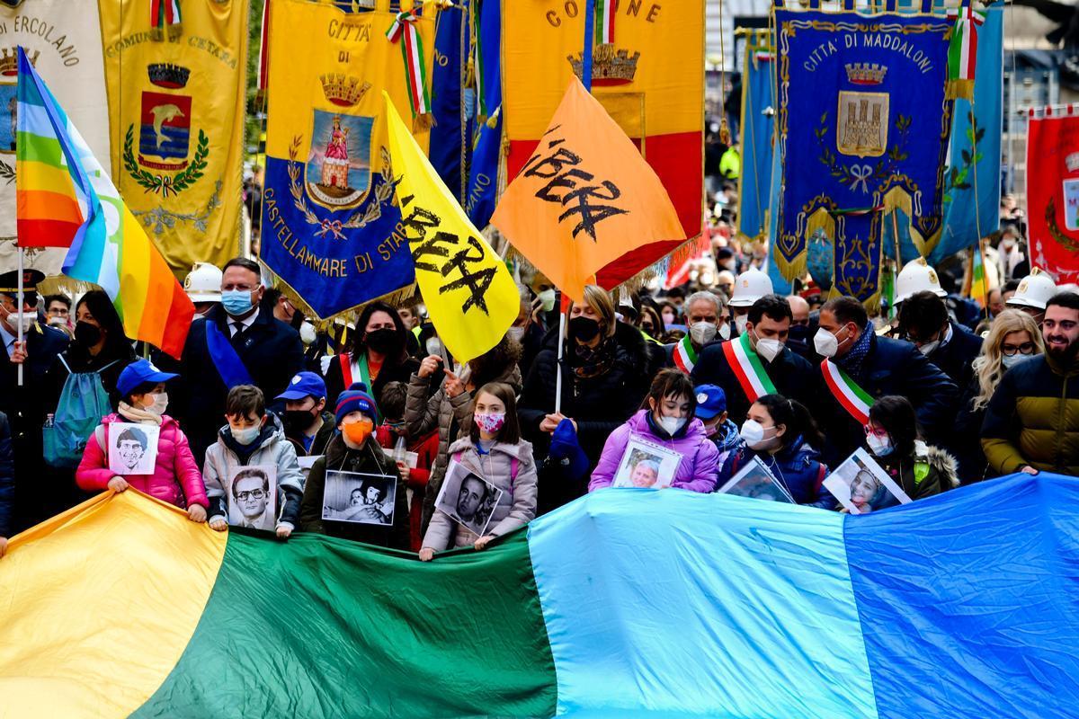 21 marzo 2022: la manifestazione nazionale a Napoli organizzata da Libera in ricordo delle vittime delle mafie (Ansa)