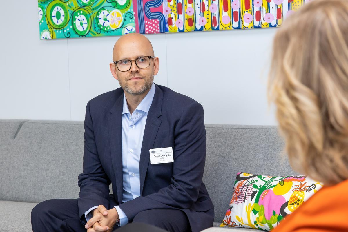 Bruxelles, 25 febbraio 2025. Il fondatore di Spotify, Daniel Ek, durante un incontro con la vicepresidente della Commis- sione europea Henna Virkku- nen. Foto di Bogdan Hoyaux/ EC Audiovisual