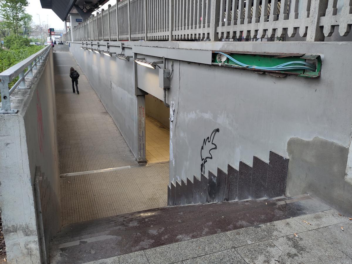 Milano, uno degli accessi alla stazione di Rogoredo/Wikipedia