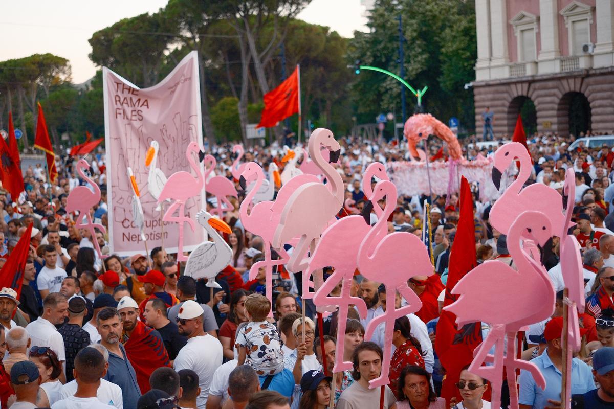 Tirana (Albania), 4 luglio 2026. Un'immagine dalle "proteste dei fenicotteri". Foto di Trivet