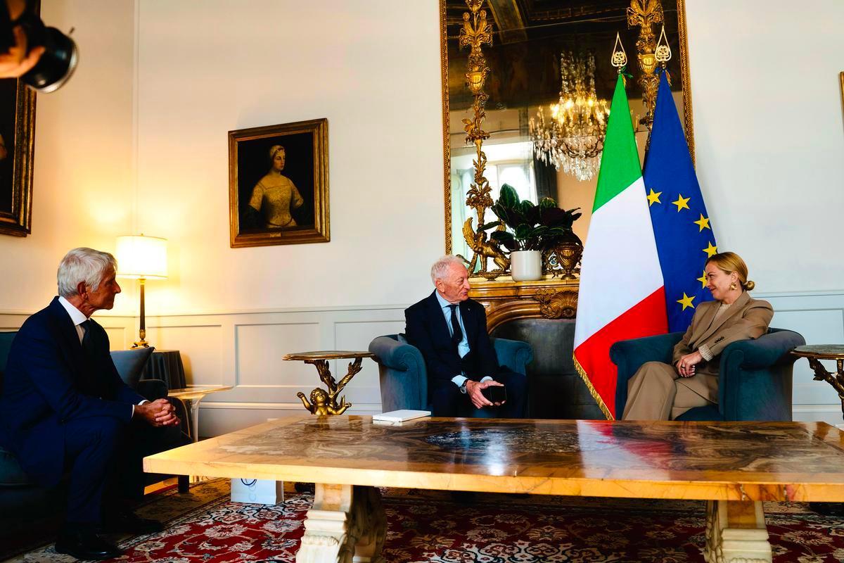 Roma, 29 settembre 2025. Da sinistra, il ministro dello Sport Andrea Abodi, il presidente del Comitato olimpico nazionale italiano Luciano Buonfiglio e la presidente del Consiglio Giorgia Meloni (Foto da governo.it CC-BY-NC-SA 3.0 IT)