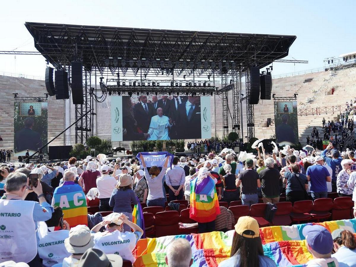 Verona, 18 maggio 2024. Papa Francesco presiede l'Incontro "Arena di Pace - Giustizia e Pace si baceranno" (Emanuele Pennacchio/Ansa)