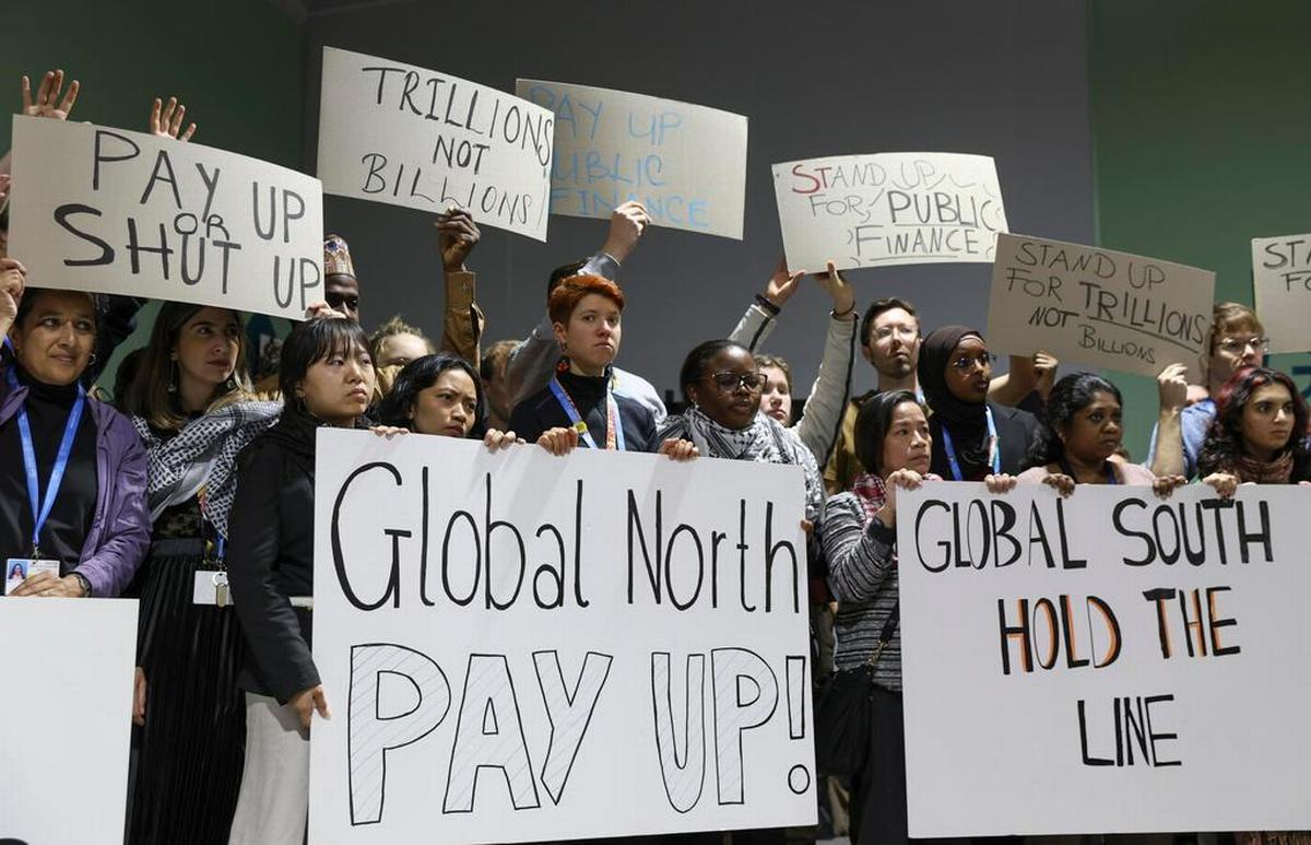 Baku, Azerbaijan, 23 novembre 2024. Proteste degli attivisti a Cop 29 (Foto Ansa)