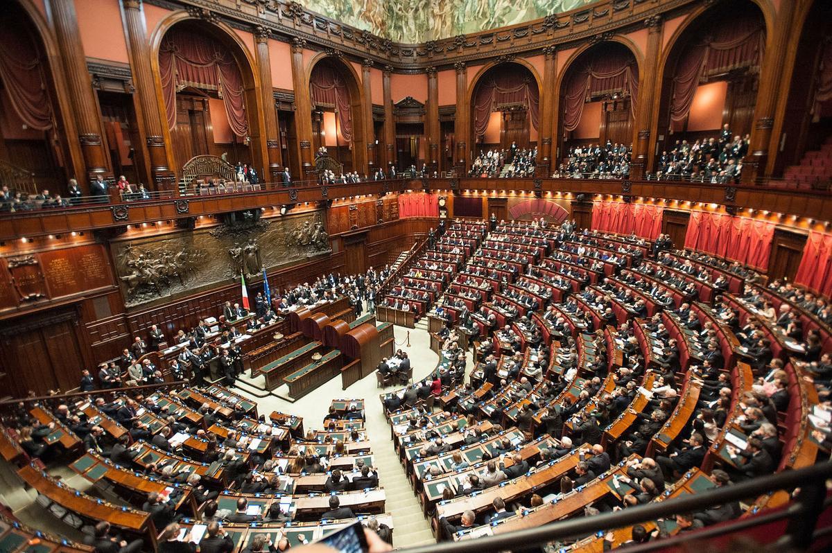 Carcere e miniere. I lavori al Parlamento prima della pausa estiva. Foto: wired