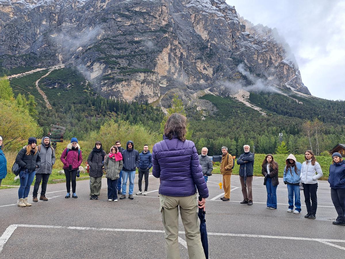 Cortina d'Ampezzo, 4 ottobre 2024. I referenti della campagna Open Olympics 2026 si ritrovano prima di una passeggiata monitorante sui luoghi delle opere. Foto C. Bartolucci