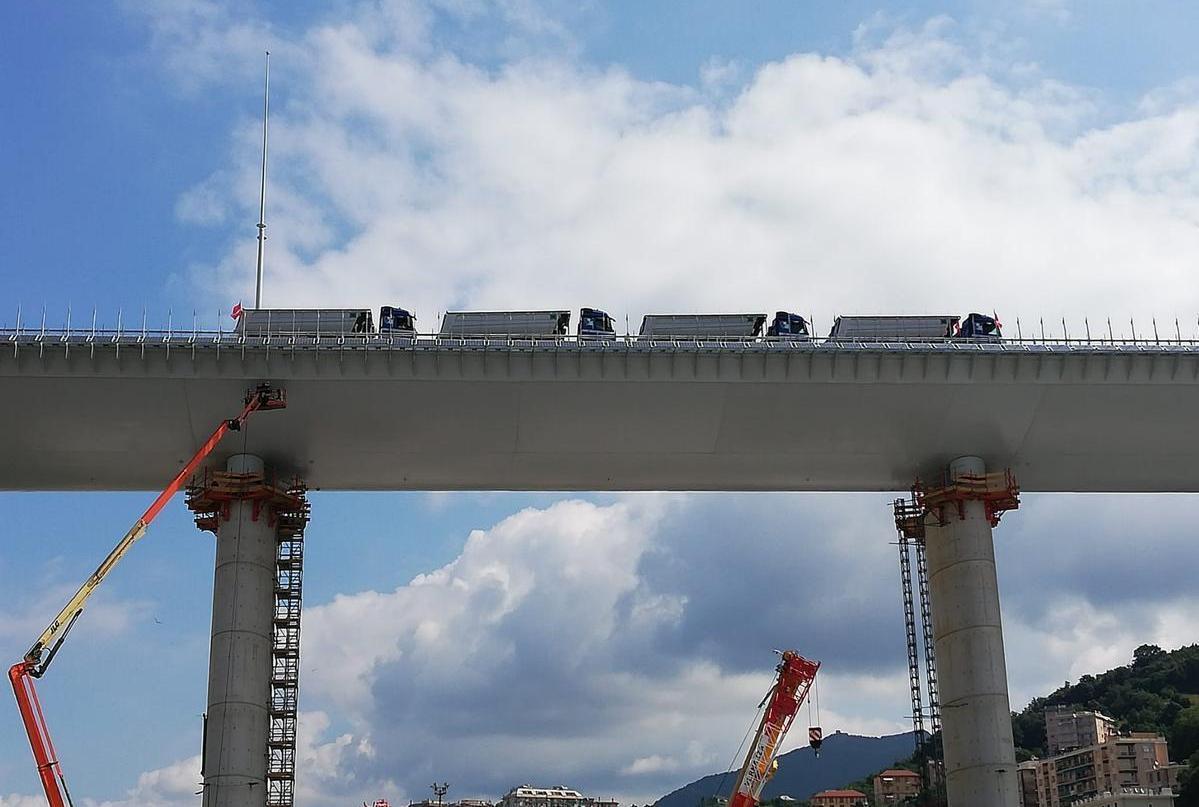 Il collaudo del nuovo Ponte Morandi, a Genova (Foto dal sito Commissario ricostruzione Genova)