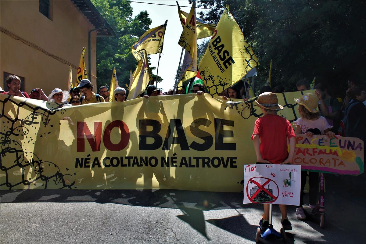 I manifestanti del movimento "No base", 2 giugno. Foto: Natalie Sclippa