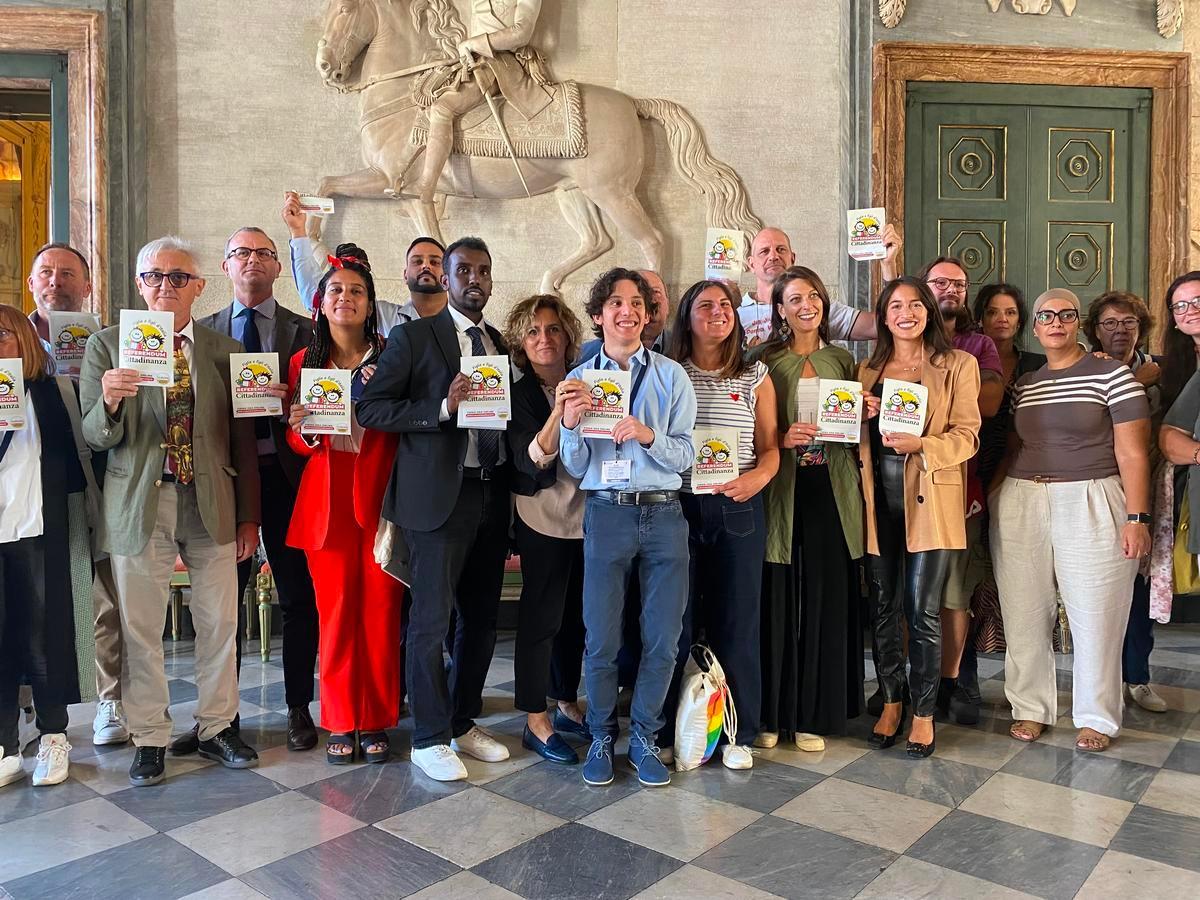 Torino, Palazzo Civico - Gli organizzatori della campagna per la cittadinanza