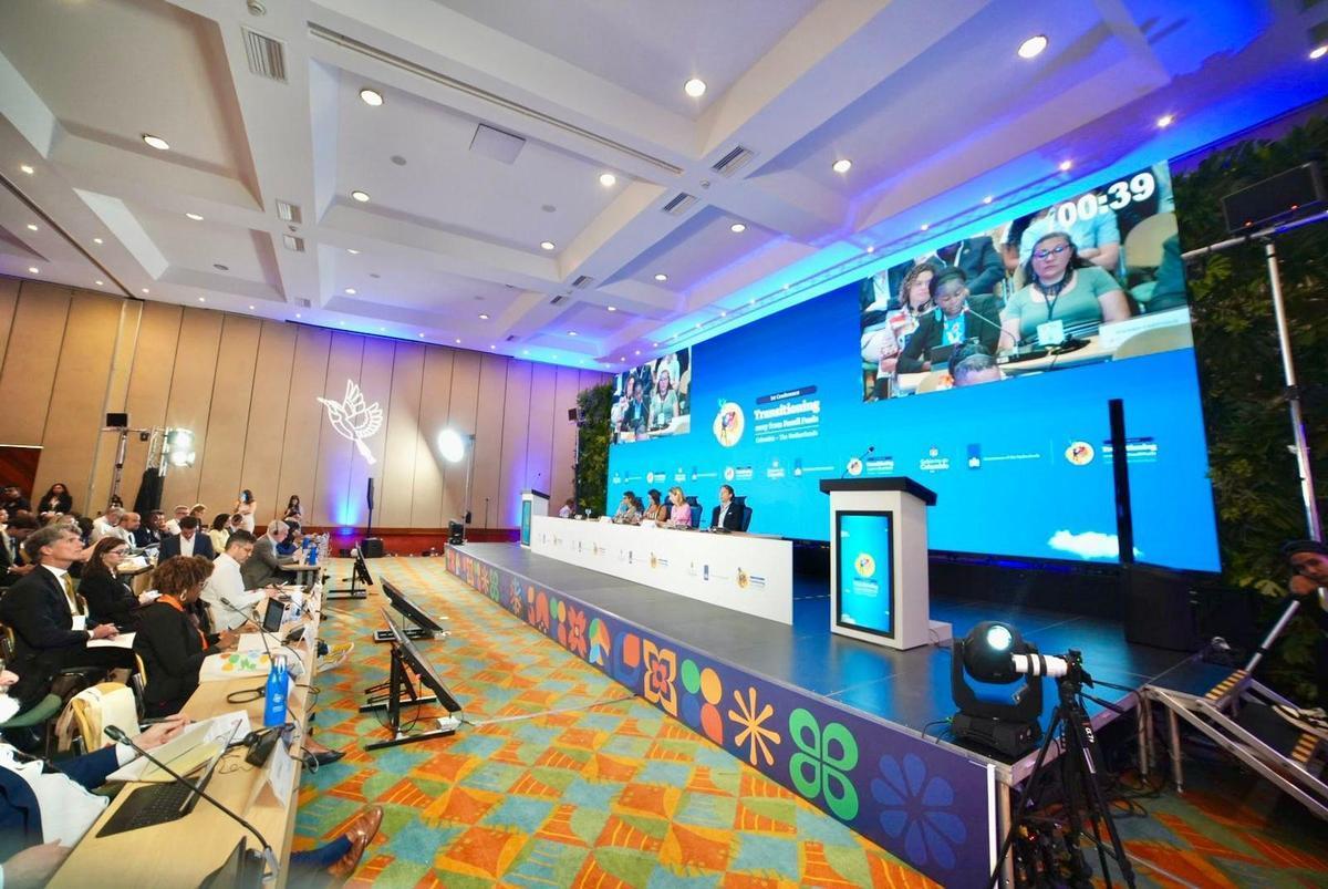 Santa Marta (Colombia), 29 aprile 2026. Un momento della prima conferenza internazionale sulla transizione oltre i combustibili fossili (foto del ministero dell'Ambiente colombiano)