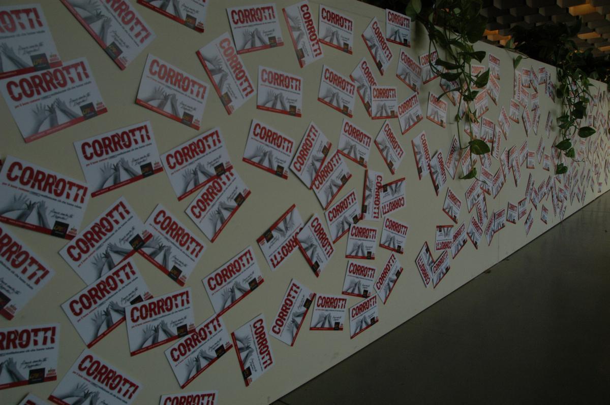 Nel 2010 Libera lancia la campagna Corrotti, per chiedere la confisca e il riuso sociale dei beni sottratti ai corrotti. Foto di T. Raffetti