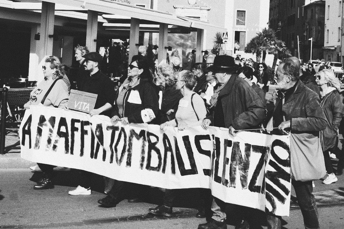 Una manifestazione antimafia in Corsica (Foto di Mona Favoreu) 
