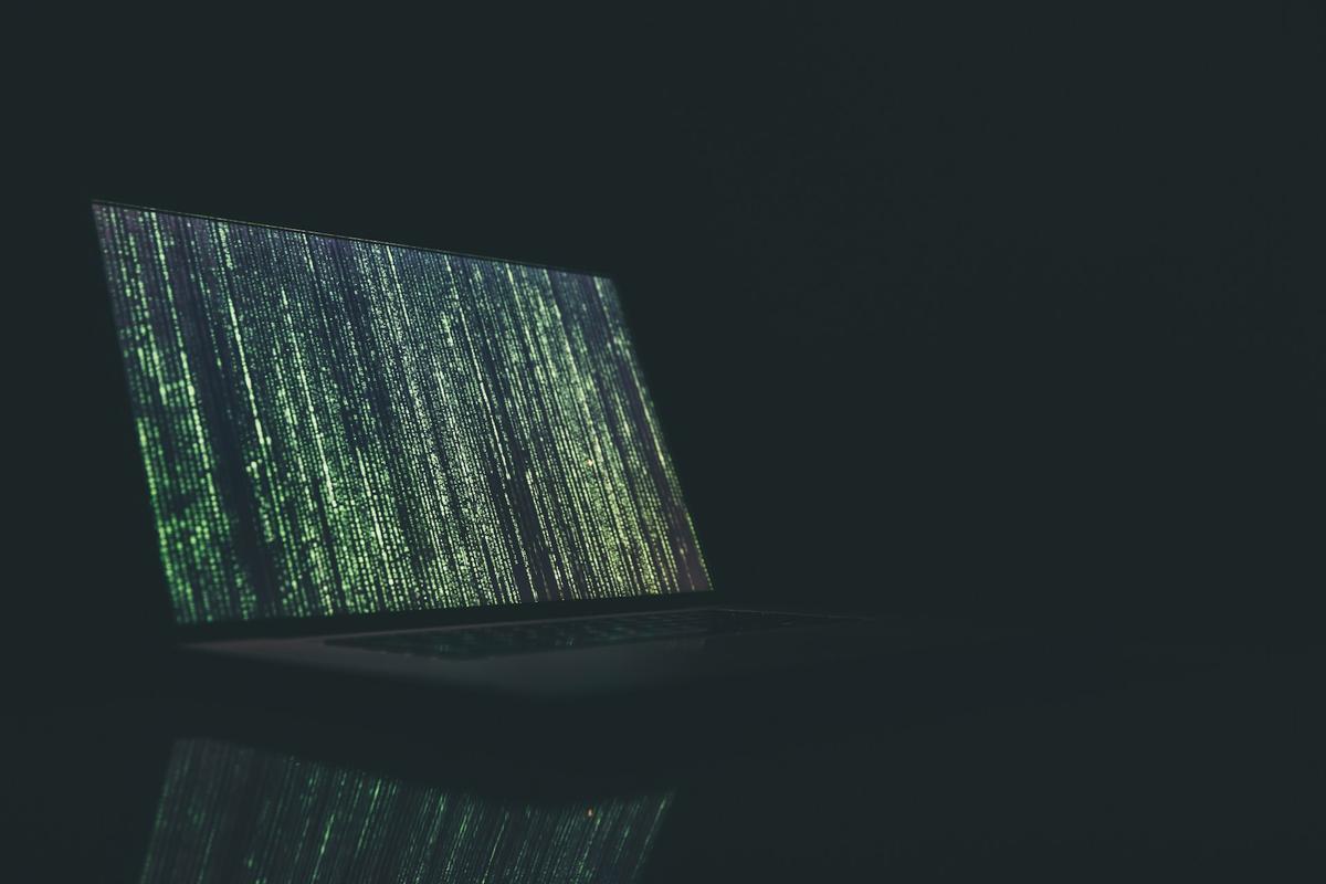 Foto di <a href="https://unsplash.com/it/@markusspiske?utm_content=creditCopyText&utm_medium=referral&utm_source=unsplash">Markus Spiske</a> su <a href="https://unsplash.com/it/foto/computer-portatile-nero-e-grigio-acceso-FXFz-sW0uwo?utm_content=creditCopyText&utm_medium=referral&utm_source=unsplash">Unsplash</a> 