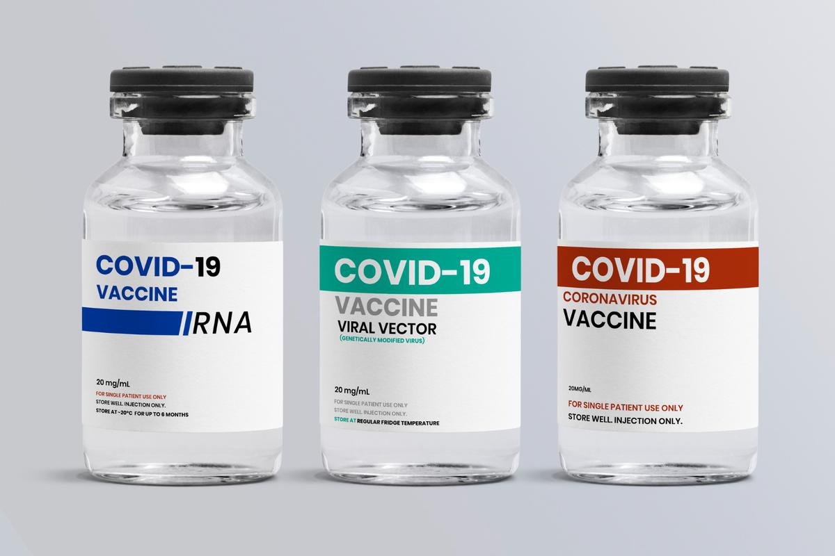 La riproduzione di tre fiale di vaccini anti-covid (Foto di rawpixel.com - Freepik) 