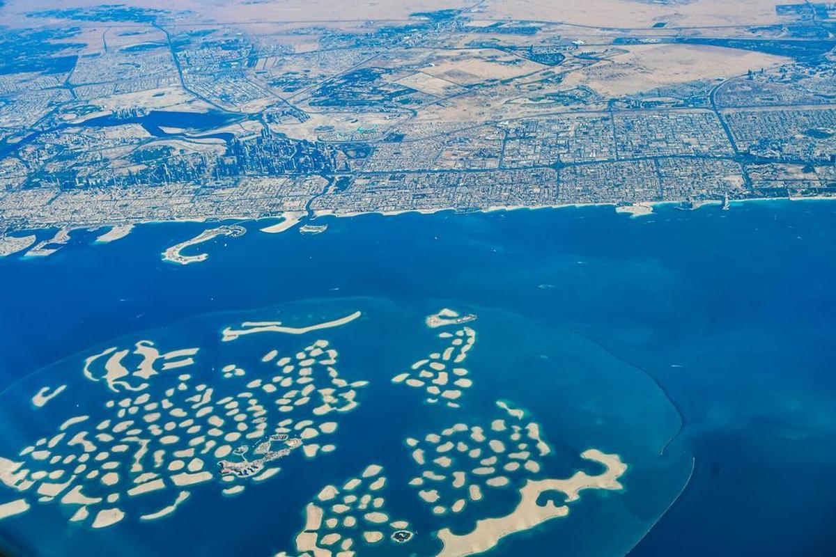 L'archipelago "The World", realizzato davanti alla costa di Dubai. Il narcotrafficante Raffaele Imperiale aveva comprato qui un isolotto coi soldi realizzati col traffico di cocaina. Obiettivo: costruire ville di lusso (Catauggie/Unsplash)