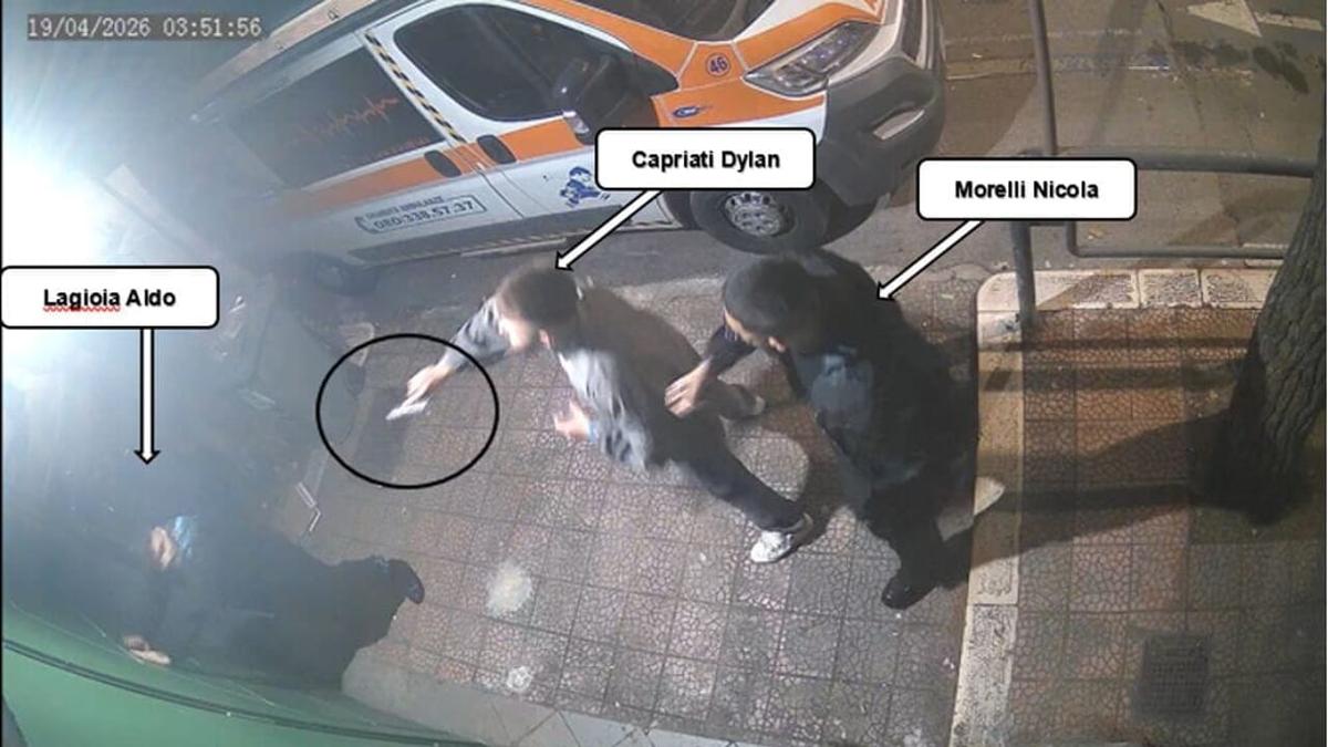 Bisceglie (BAT), 19 aprile 2026. Nel fotogramma, uno degli istanti che precedono l'omicidio di Filippo Scavo, legato al clan Strisciuglio, al Divine Club. 