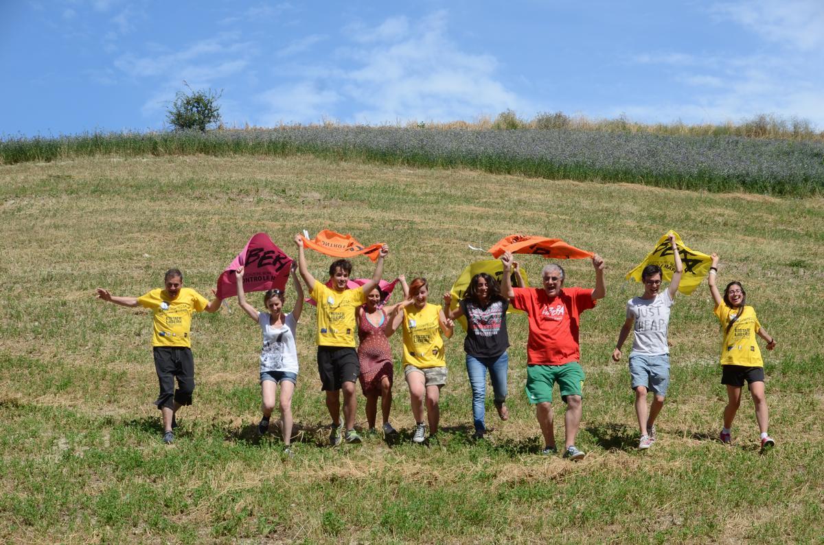 Giovani partecipanti a un campo di formazione E!State Liberi!