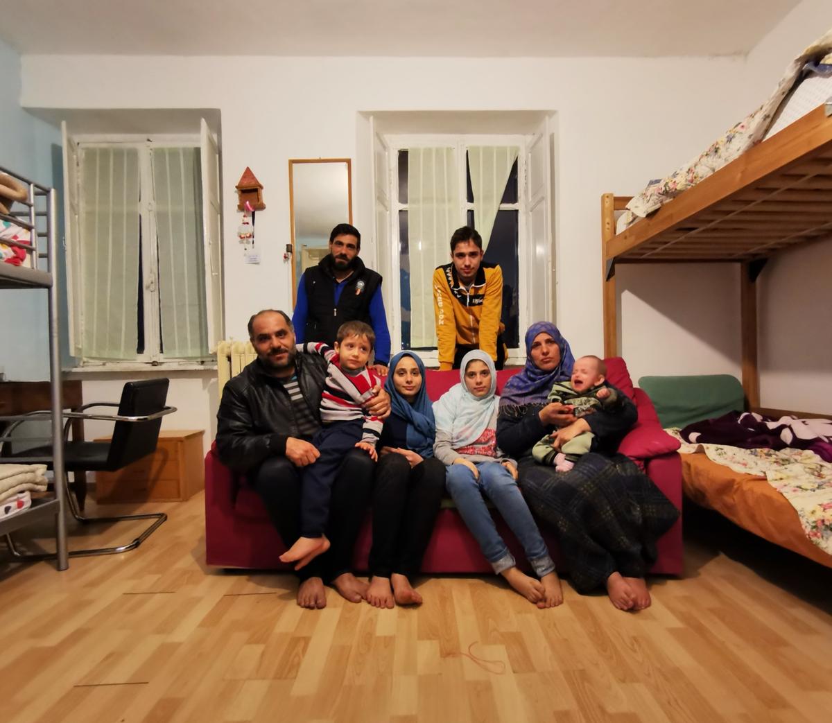 La famiglia di Khadija e Abdel Moein, nella comunità "Il filo d'erba"