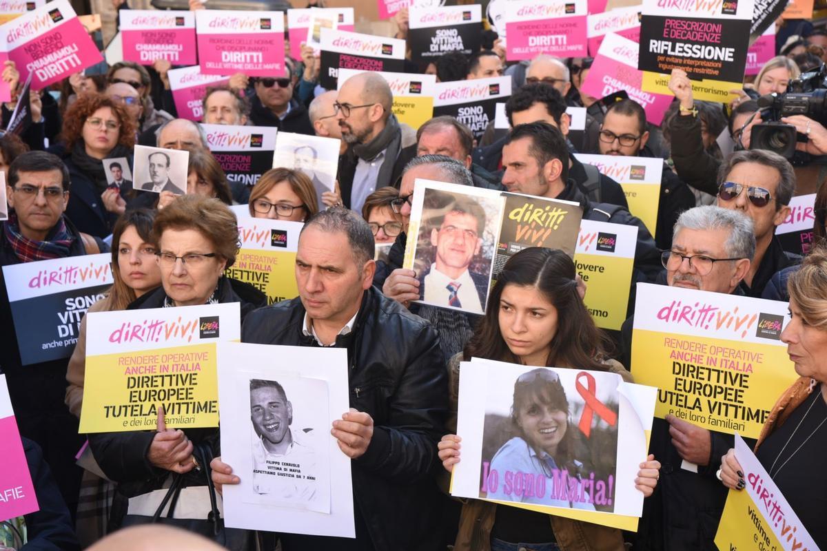 Roma, 18 febbraio 2020. I familiari delle vittime durante una manifestazione davanti a Montecitorio. In primo piano sulla destra, Federica, figlia di Maria Chindamo