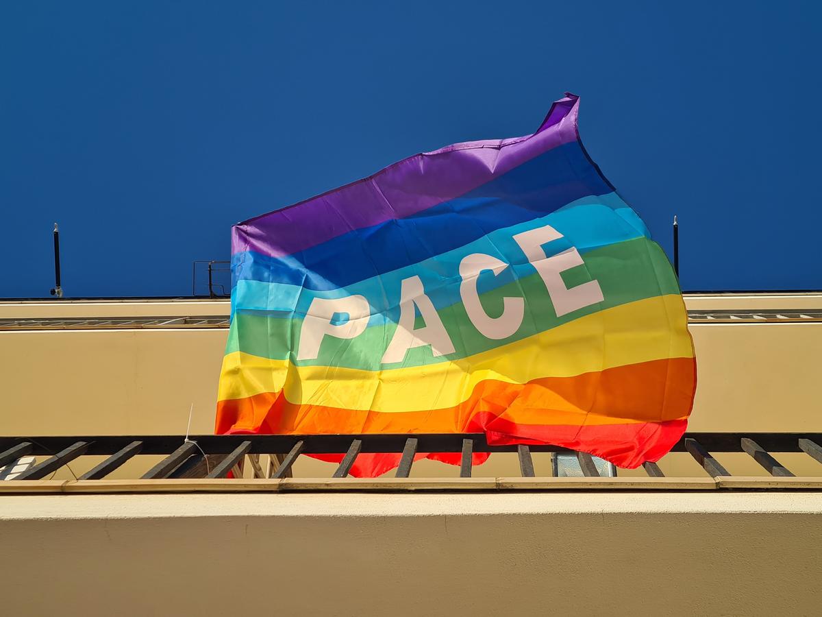 Una bandiera della pace. Francesca Magurno/Unsplash