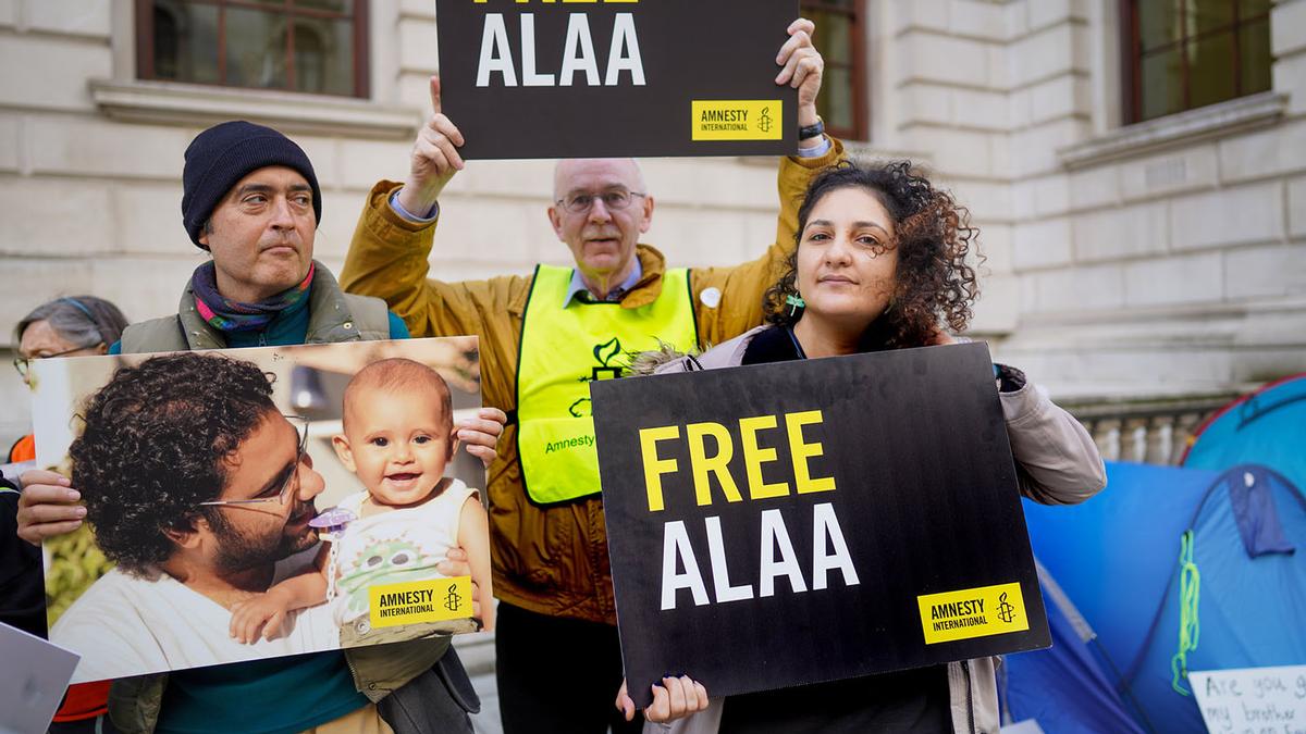 Londra, una manifestazione di solidarietà per Alaa Abd El-Fattah, attivista egiziano incarcerato dal 2019 dalle autorità del Cairo (Alisdare Hickson/Flickr)