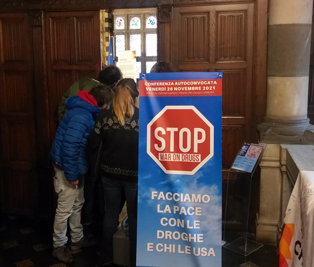 Genova, 26 novembre 2021. La Fuori-conferenza, organizzata da associazioni ed enti del terzo settore in occasione della Conferenza nazionale sulle dipendenze