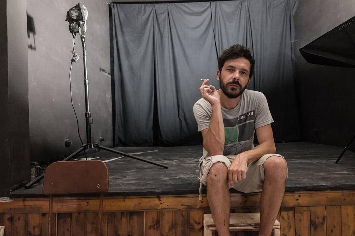 Giuseppe D'Oria durante i lavori di costruzione del teatrino Casa131