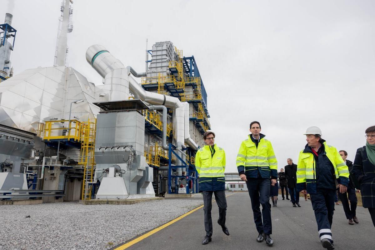 Anversa (Belgio), 13 dicembre 2024. Il commissario europeo per il clima Wopke Hoekstra visita un impianto di produzione di idrogeno finanziato con fondi europei. Foto Unione Europea