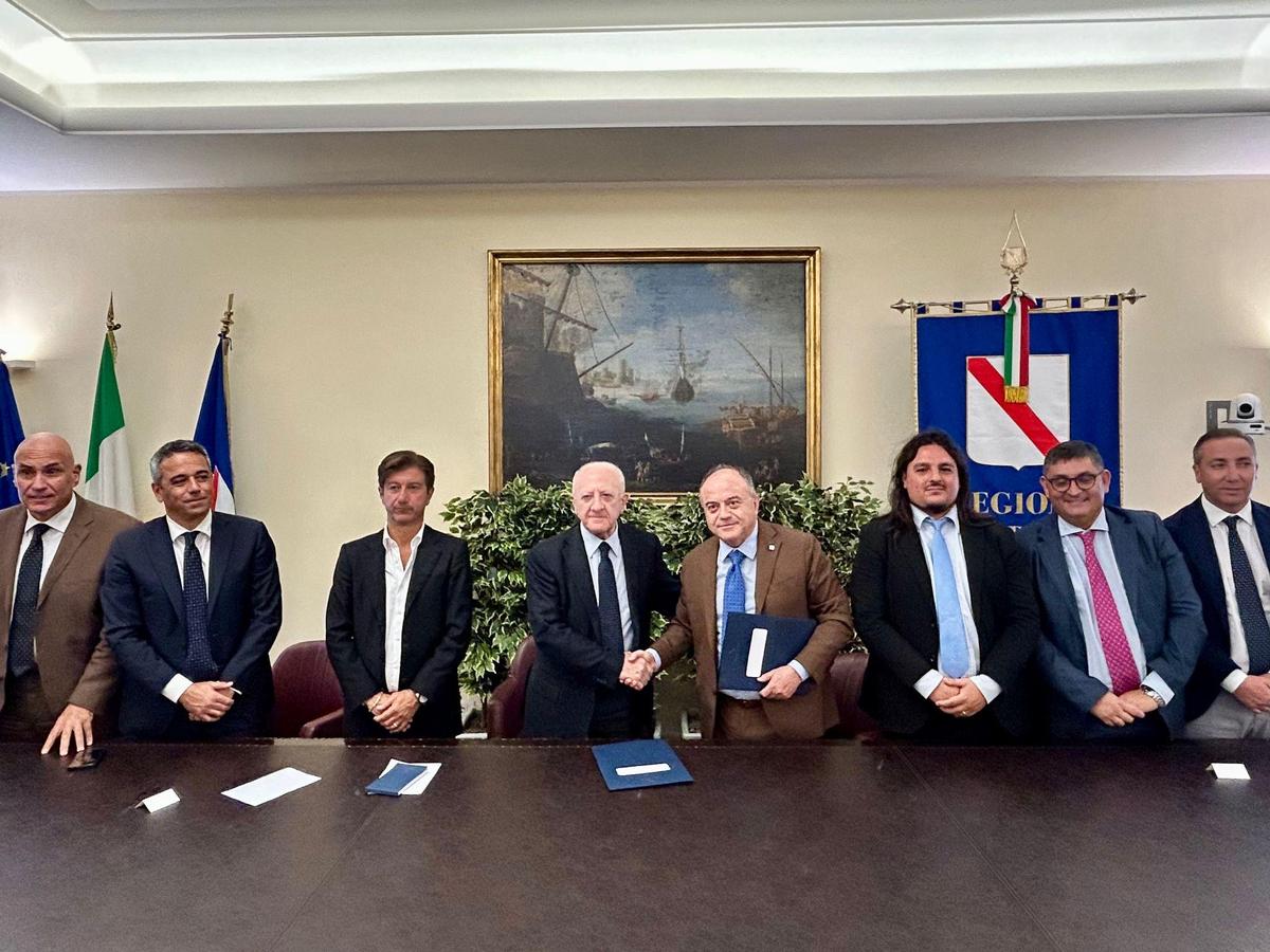 La firma del protocollo sulle demolizioni abusive firmato da Procura di Napoli e Regione Campania