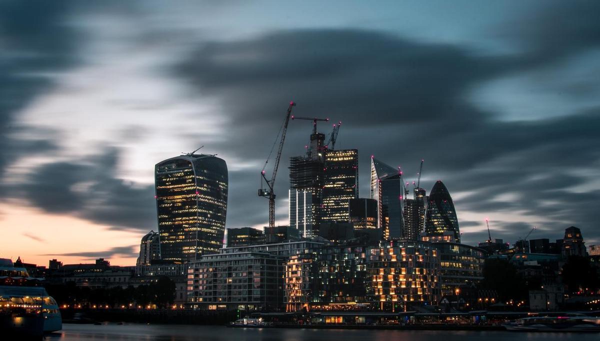 I grattacieli della City di Londra, polo finanziario d'importanza globale (Lachlan Gowen - Unsplash)