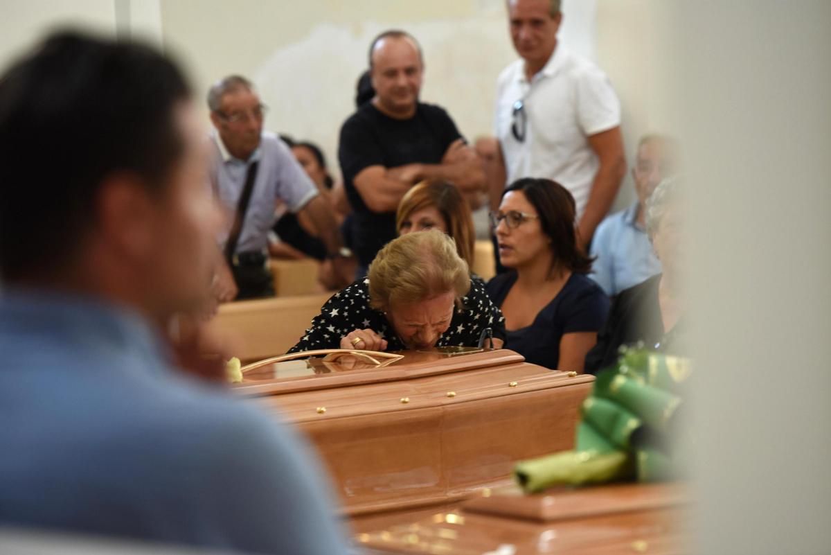 I funerali di Luigi e Aurelio Luciani, due contadini innocenti uccisi a San Marco in Lamis il 9 agosto 2017