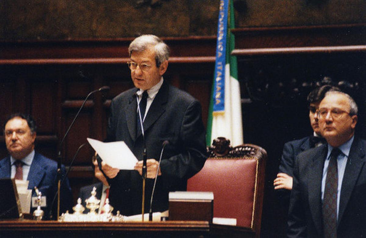 Roma, 1° giugno 1997. Il presidente della Camera Luciano Violante durante un intervento a Montecitorio (Archivio Camera dei deputati)