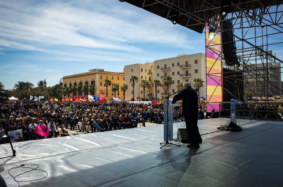 Trapani, 21 marzo 2025. Luigi Ciotti interviene a chiusura della 30sima Giornata della memoria e dell'impegno in ricordo delle vittime innocenti delle mafie (foto di Paolo Valenti)