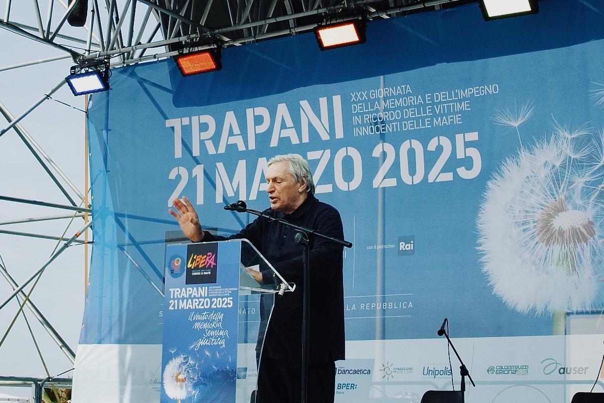 Trapani, 21 marzo 2025. Don Luigi Ciotti durante il suo intervento nel corso della giornata in memoria e ricordo delle vittime innocenti delle mafie (Foto di Marco Panzarella)