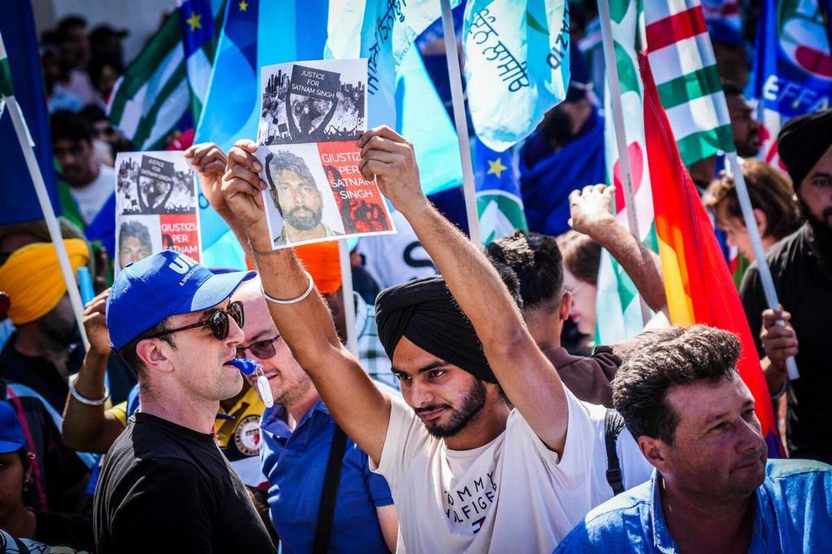 Latina, 25 Giugno 2024. Manifestazione della comunità indiana di Latina contro il caporalato per la morte sul lavoro di Satnam Singh (Cesare Abbate/Ansa)