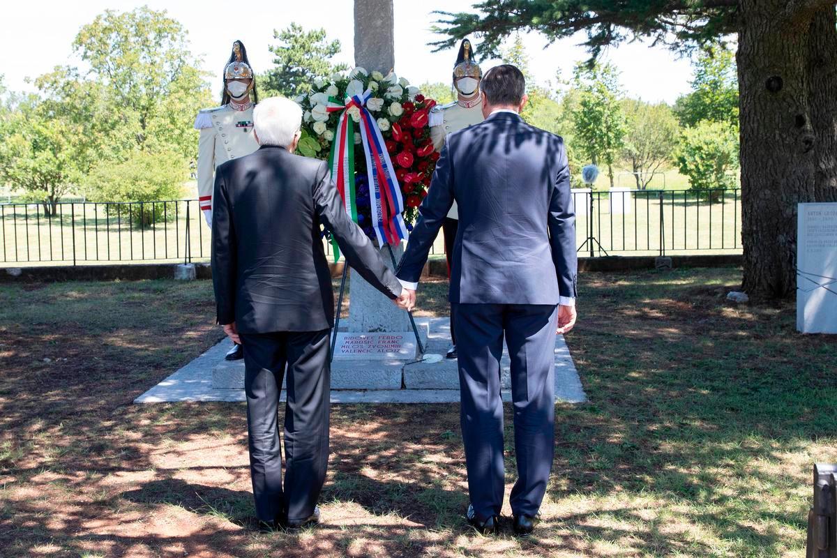 Trieste, 13 luglio 2020. Il presidente della Repubblica Sergio Mattarella e il presidente della Repubblica di Slovenia Borut Pahor dinanzi al monumento ai caduti sloveni