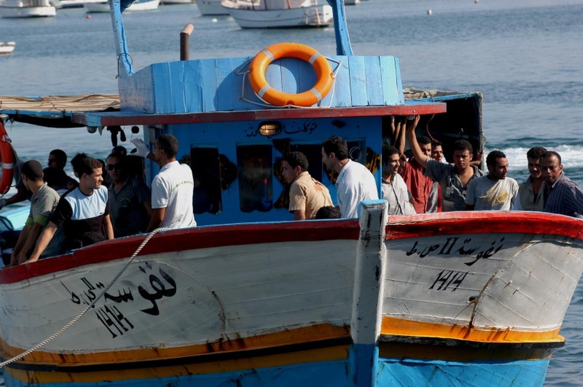 Migranti attraccati a Lampedusa, foto di Sara Prestianni