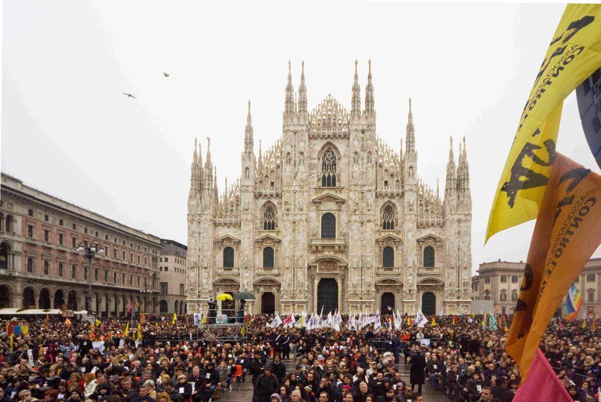21 marzo 2010, folla in piazza Duomo 