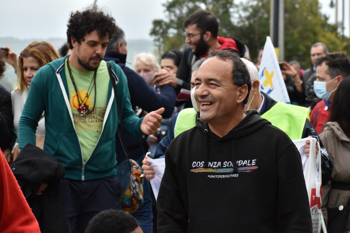 Mimmo Lucano a una manifestazione 