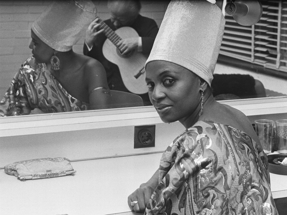 La cantante sudafricana Miriam Makeba, nata a Johannesburg, è stata la voce della lotta all'apartheid. Il suo ultimo concerto prima di morire fu a Castelvolturno, in ricordo di sei migranti africani uccisi dalla camorra (Wikipedia)