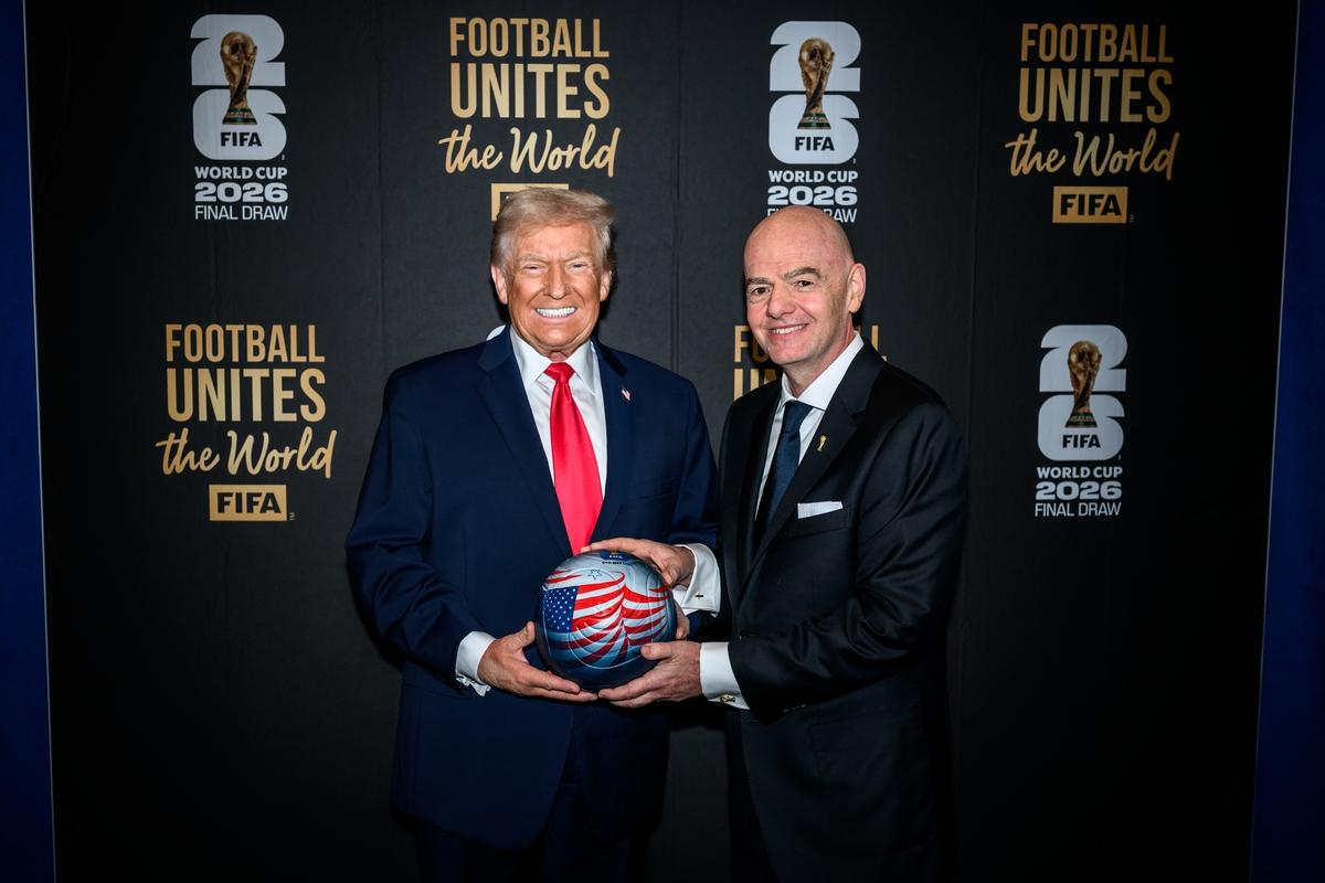 Washington, 5 dicembre 2025. Il presidente degli Stati Uniti Donald Trump insieme a quello della Fifa Gianni Infantino
