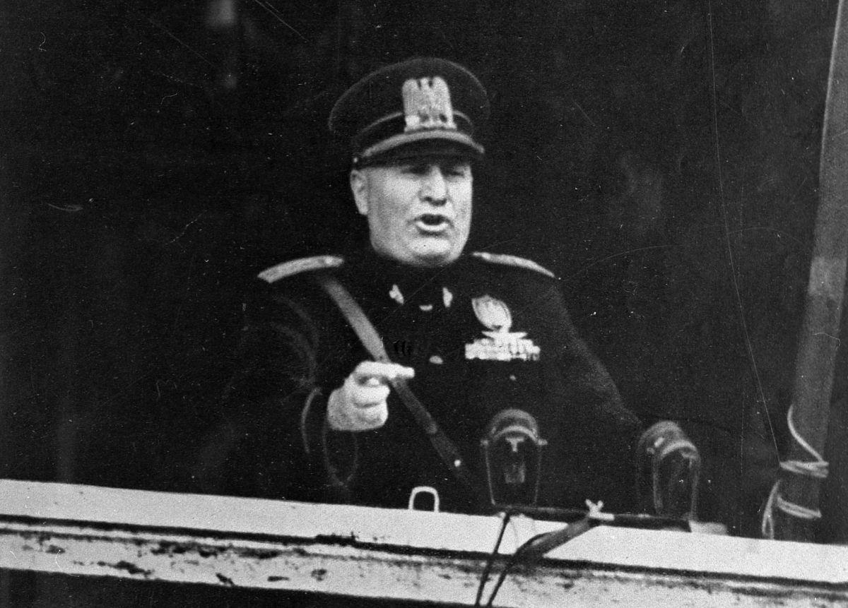 Roma, 10 giugno 1940. Benito Mussolini dichiara guerra a Francia e Gran Bretagna al fianco della Germania nazista (Wikimedia)