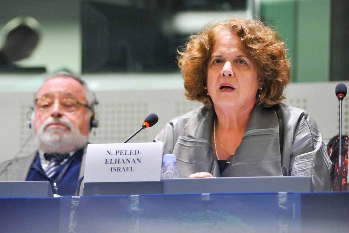 Strasburgo, 20 novembre 2013. Nurit Peled-Elhanan interviene durante un dibattito sui diritti dei bambini in zone di guerra al Parlamento europeo (foto Unione Europea)