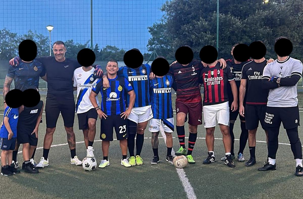 Da sinistra, Andrea Beretta e Antonio Bellocco, nel corso di una partitella tra ultras di Inter e Milan