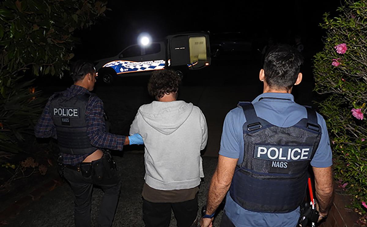 L'arresto di un presunto trafficante di droga in Australia nel corso dell'operazione Ironside (Foto Australian federal police)