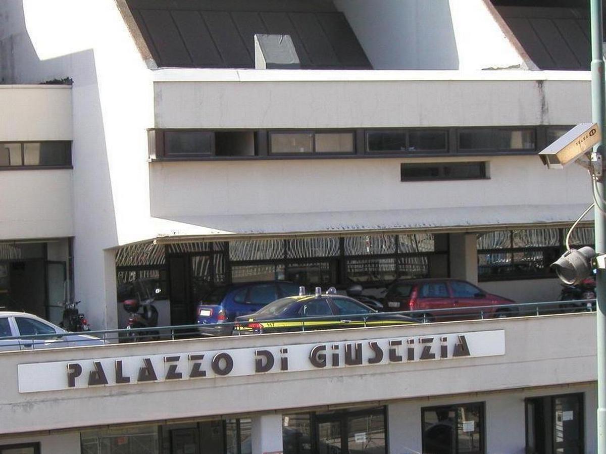 Il palazzo di giustizia di Napoli, dove si tiene il processo contro Raffaele Imperiale