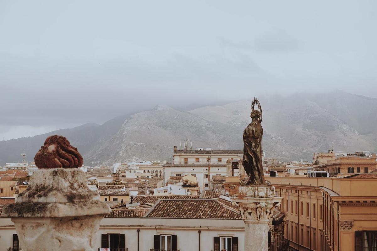 Una veduta sui tetti di Palermo (David Salamanca/Unsplash)